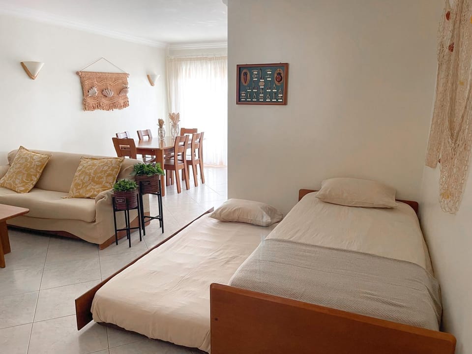 Bed, Photo of the whole room, Seating area, Bedroom