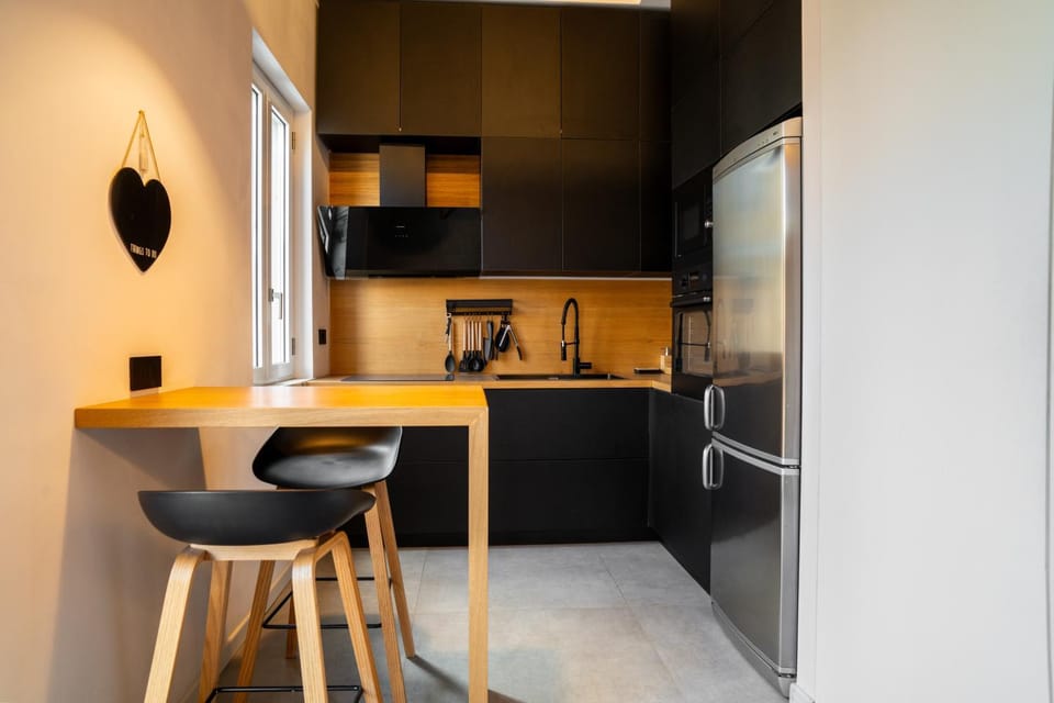 Kitchen or kitchenette, Dining area, oven, stove, toaster