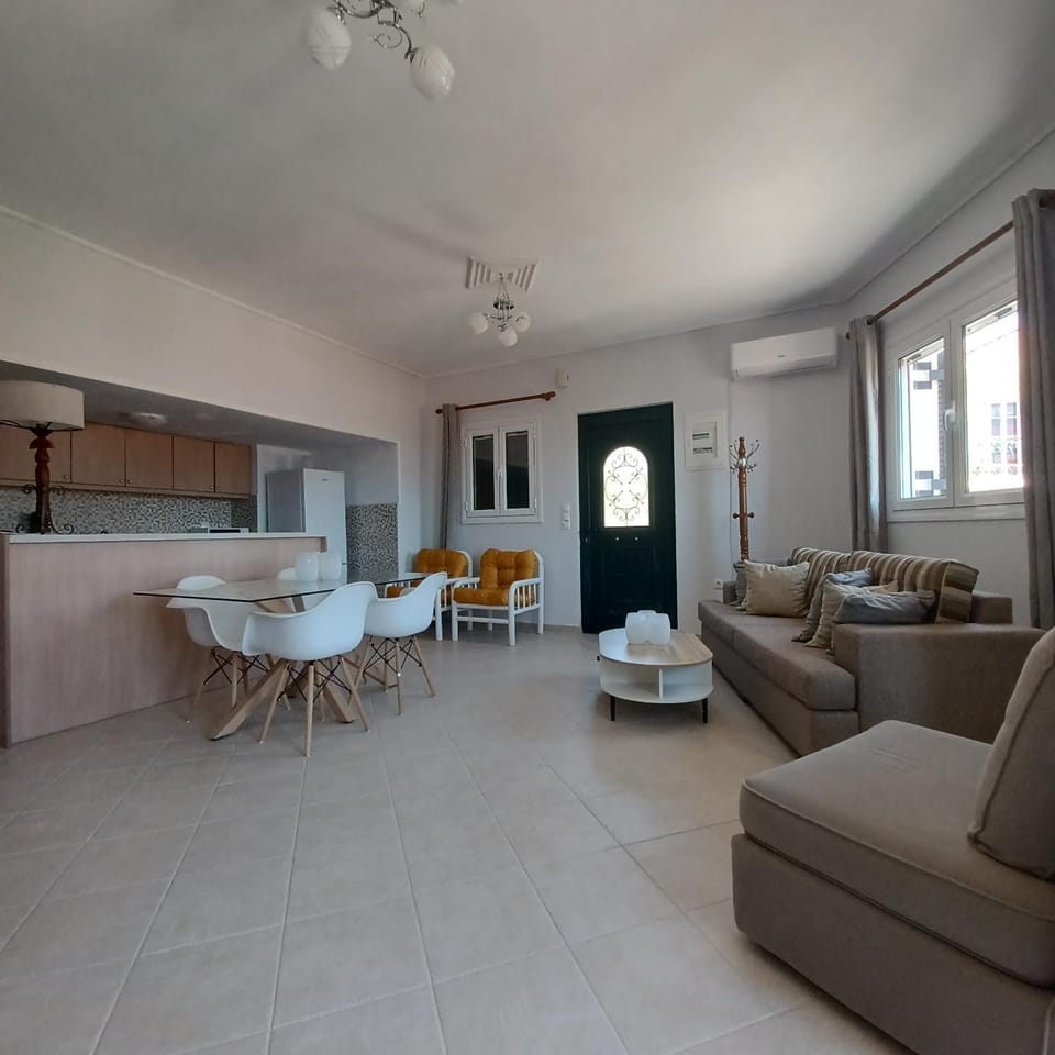 Seating area, kitchen