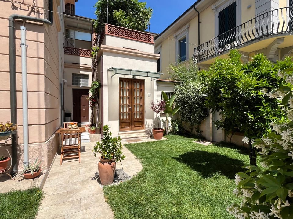 Property building, Garden