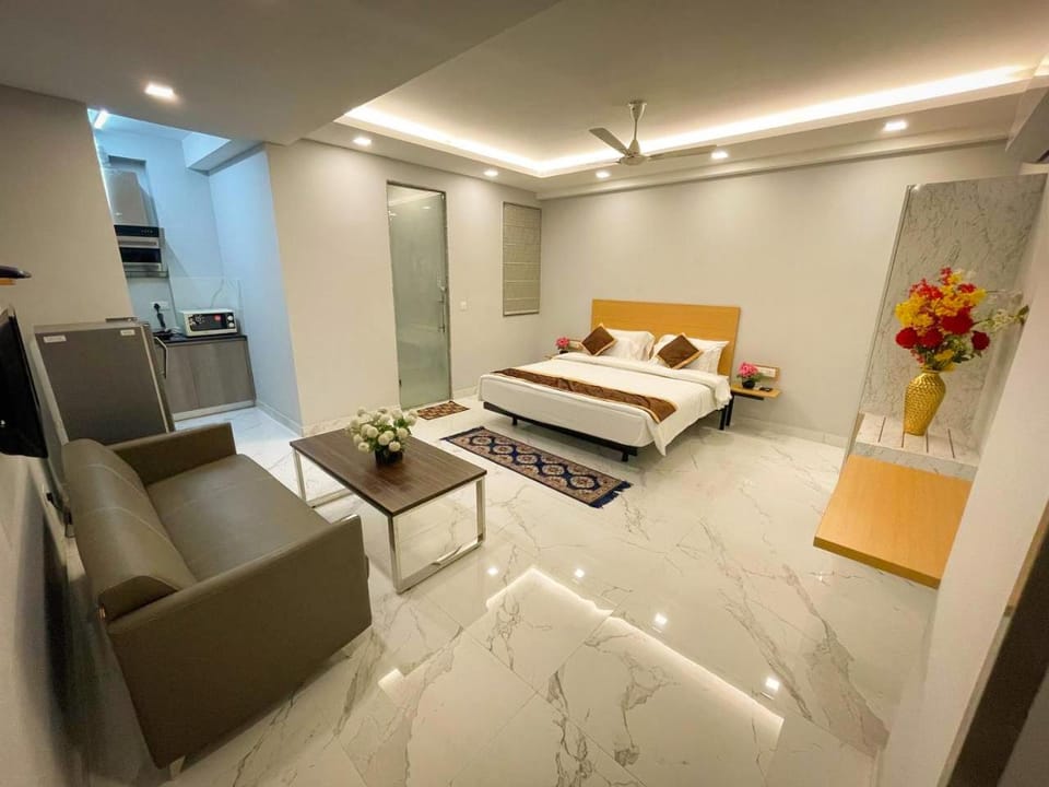Bed, TV and multimedia, Kitchen or kitchenette, Living room, Photo of the whole room, Seating area, Bedroom, minibar, oven, towels