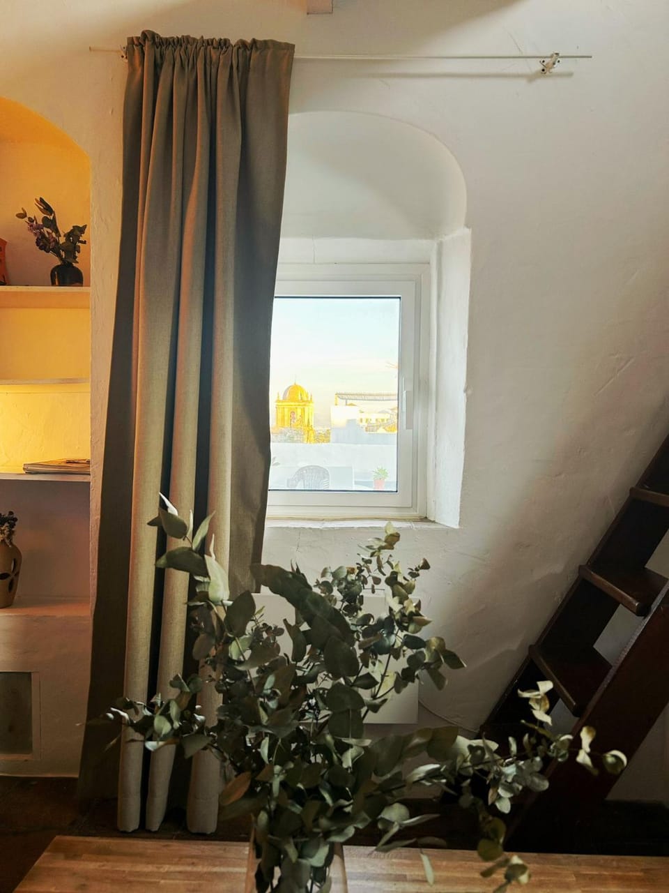 City view, Sea view