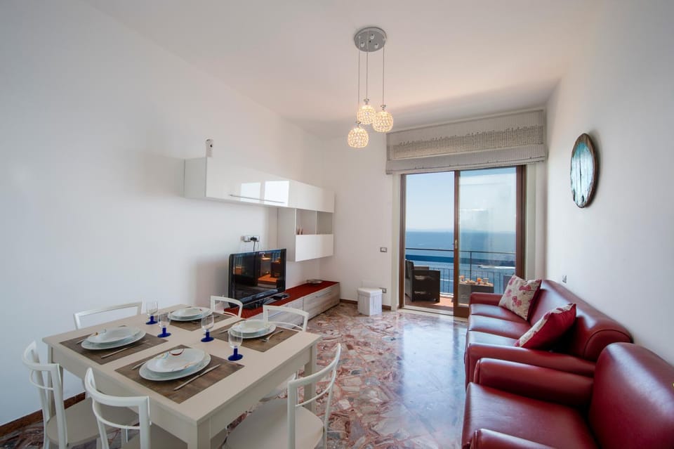 Communal lounge/ TV room, Natural landscape, TV and multimedia, Living room, Seating area, Dining area, Sea view