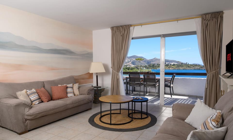 TV and multimedia, Living room, Sea view, air conditioner