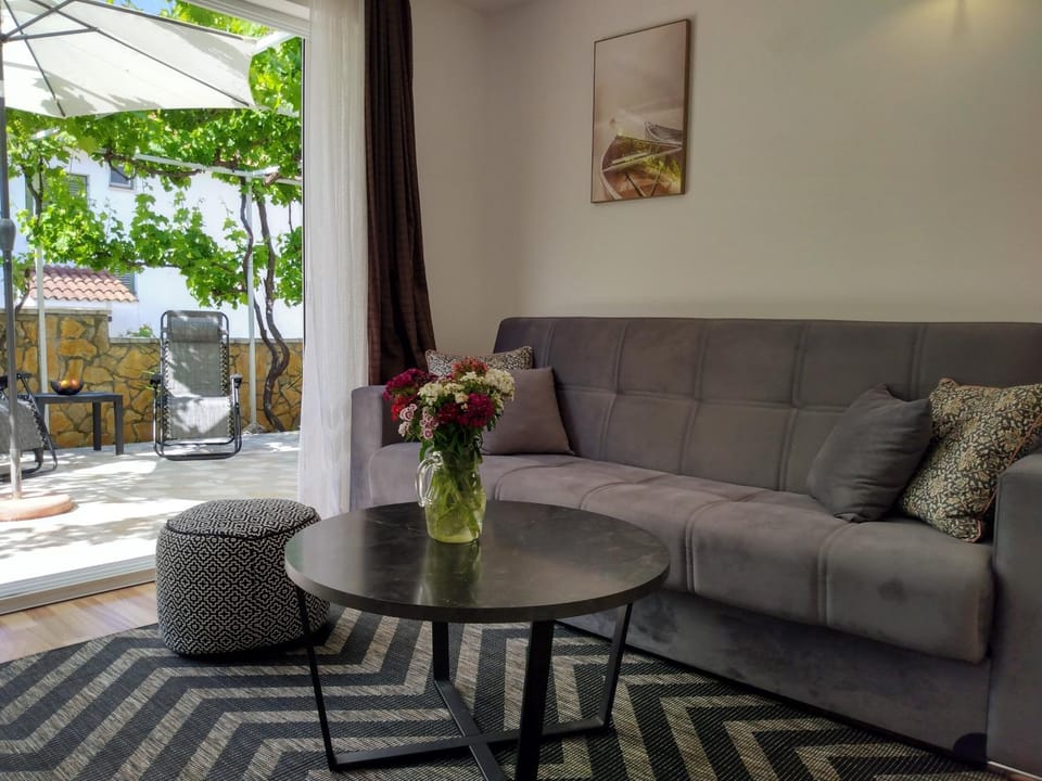 Living room, Seating area, Garden view, sunbed