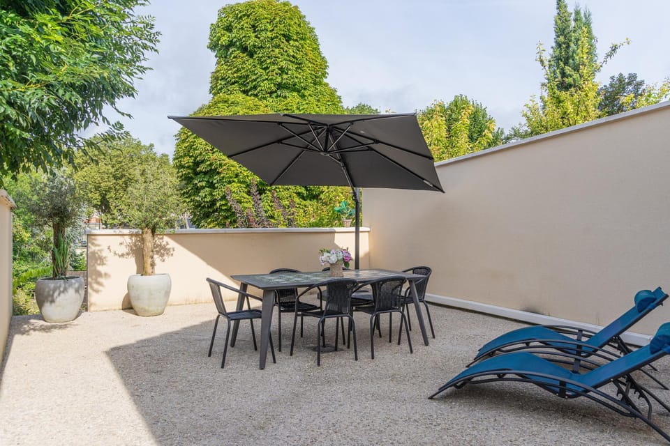 Jacuzzi Terrasse 86 - Terrasse & Climatisation - 4 personnes - BnB Epernay Apartment in Epernay