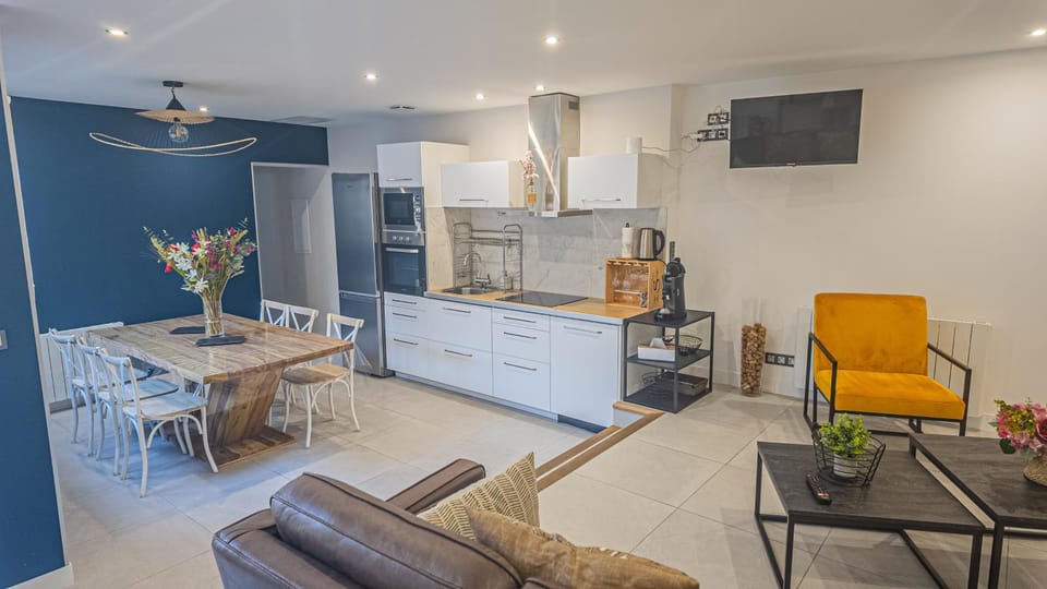 Jacuzzi Terrasse 86 - Terrasse & Climatisation - 4 personnes - BnB Epernay Apartment in Epernay