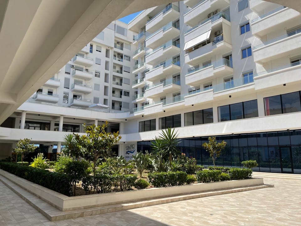 Property building, Facade/entrance