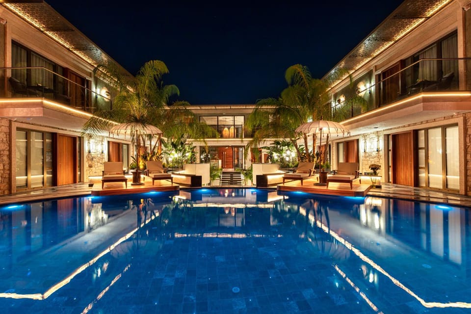 Property building, Swimming pool
