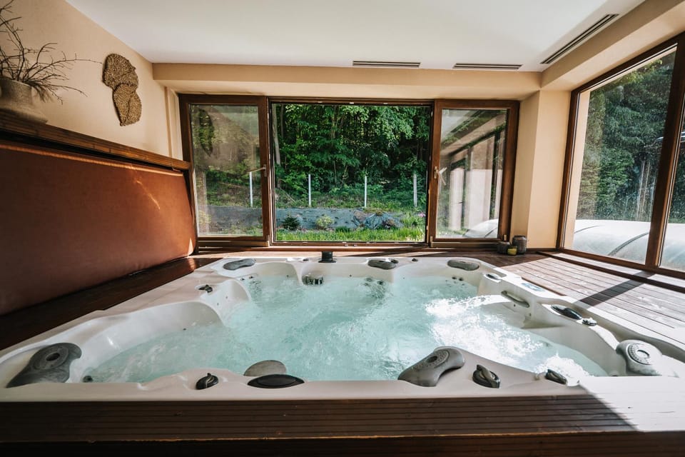 Natural landscape, Hot Tub, Spa and wellness centre/facilities