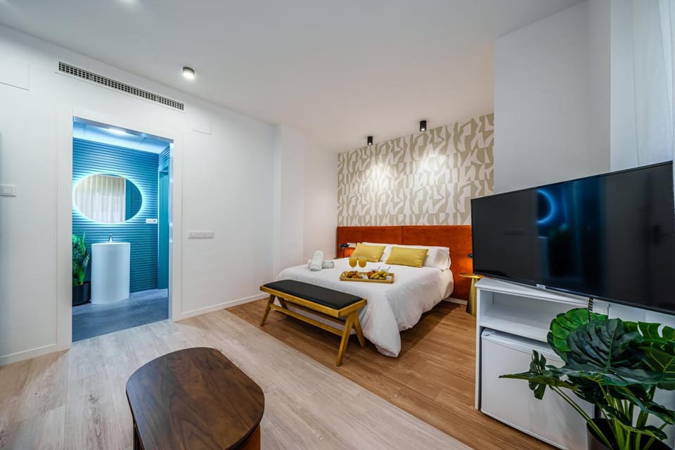 Bed, TV and multimedia, Photo of the whole room