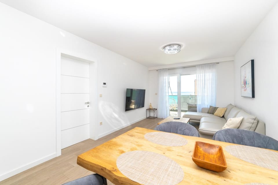 Luxury Apartments Sunny Side Apartment in Makarska