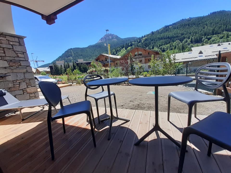 Patio, Mountain view