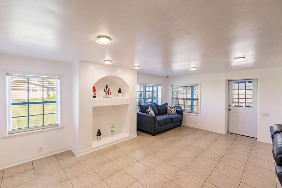 Bed, Seating area
