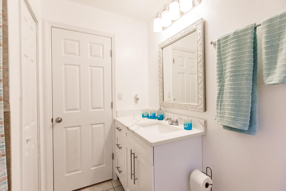 Toilet, Bathroom, towels