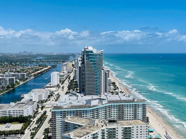 STAY AT THE TOP WITH AMAZING VIEWS By rent4us Apartment in Hollywood Beach