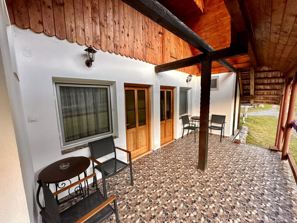 Facade/entrance, Balcony/Terrace, Seating area