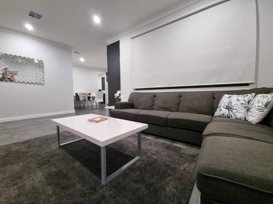 Spacious Modern Apartment - St Kilda East Apartment in Melbourne
