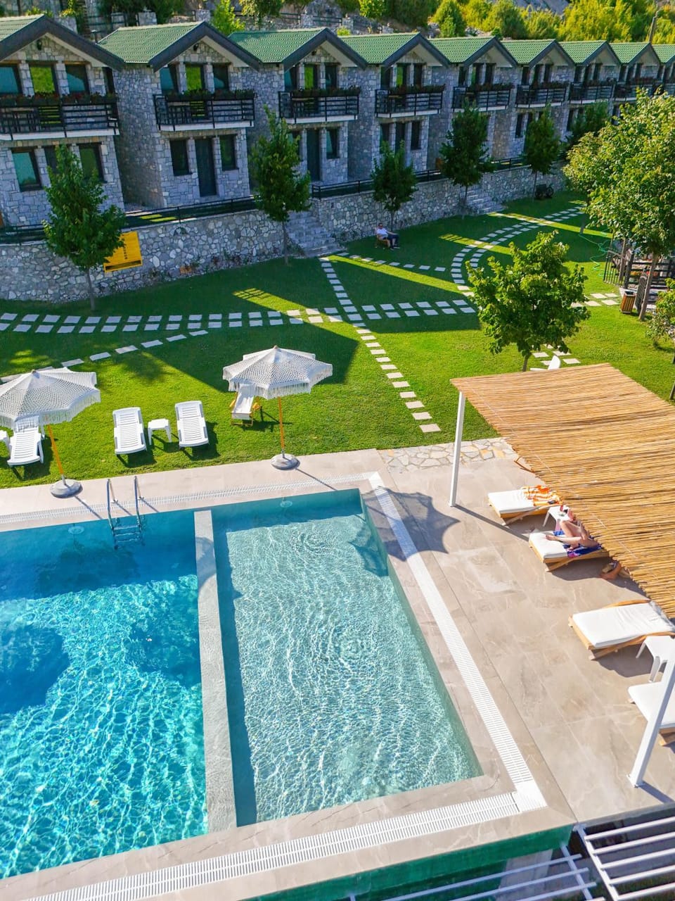 Property building, Day, Pool view, Swimming pool, sunbed