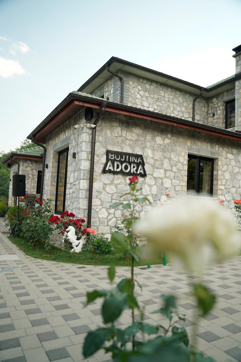 Property building, Restaurant/places to eat