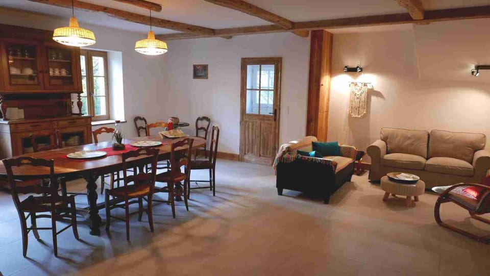 Living room, Seating area, Dining area, Communal kitchen, Breakfast, stove