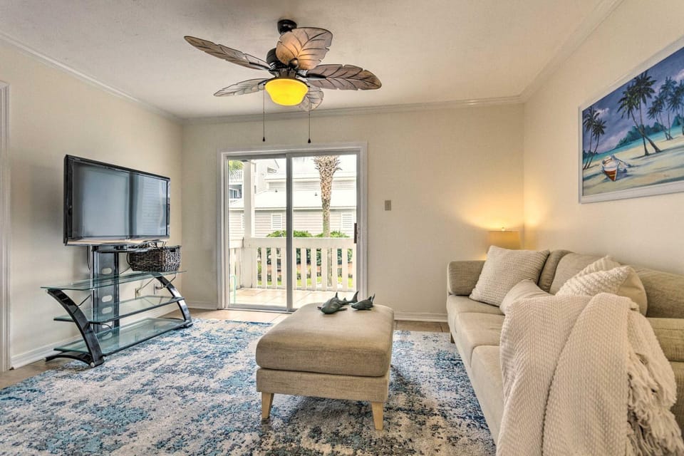 Fort Walton Beach Condo: Walk to Local Beach! House in Okaloosa Island