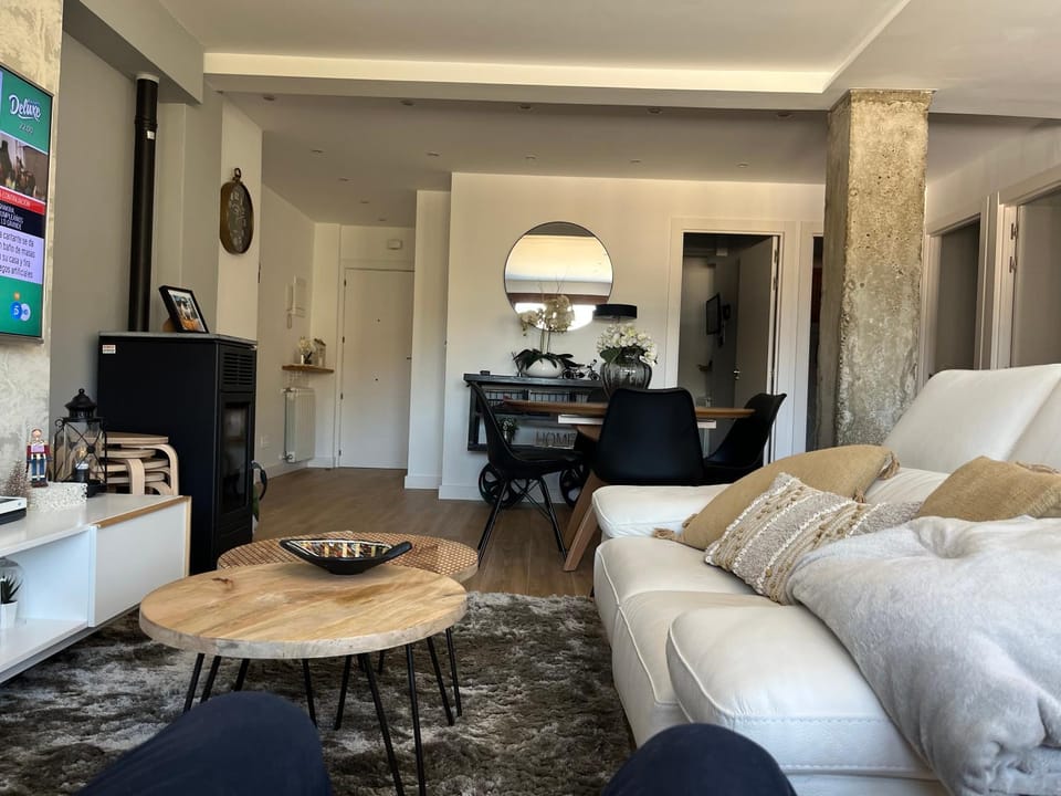 San Bernardo Apartamento de lujo con ascensor, Wifi y vistas a Collarada Apartment in Jaca