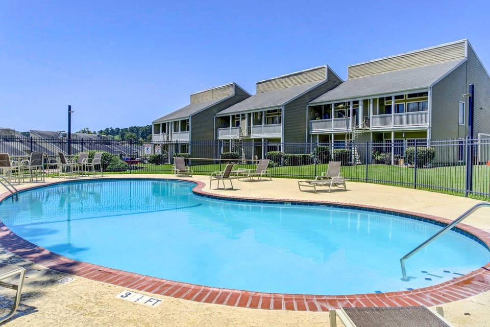 Gorgeous Lakefront Townhome w/ Pool Access & Views House in Lake Conroe