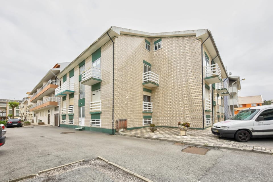 Property building, Neighbourhood