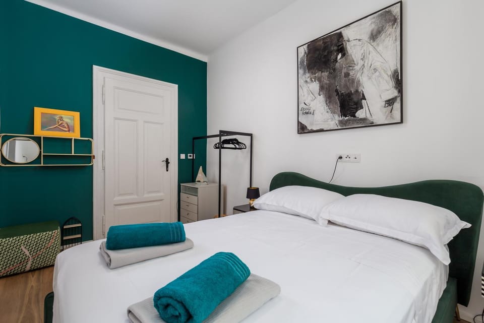 Bed, Bedroom