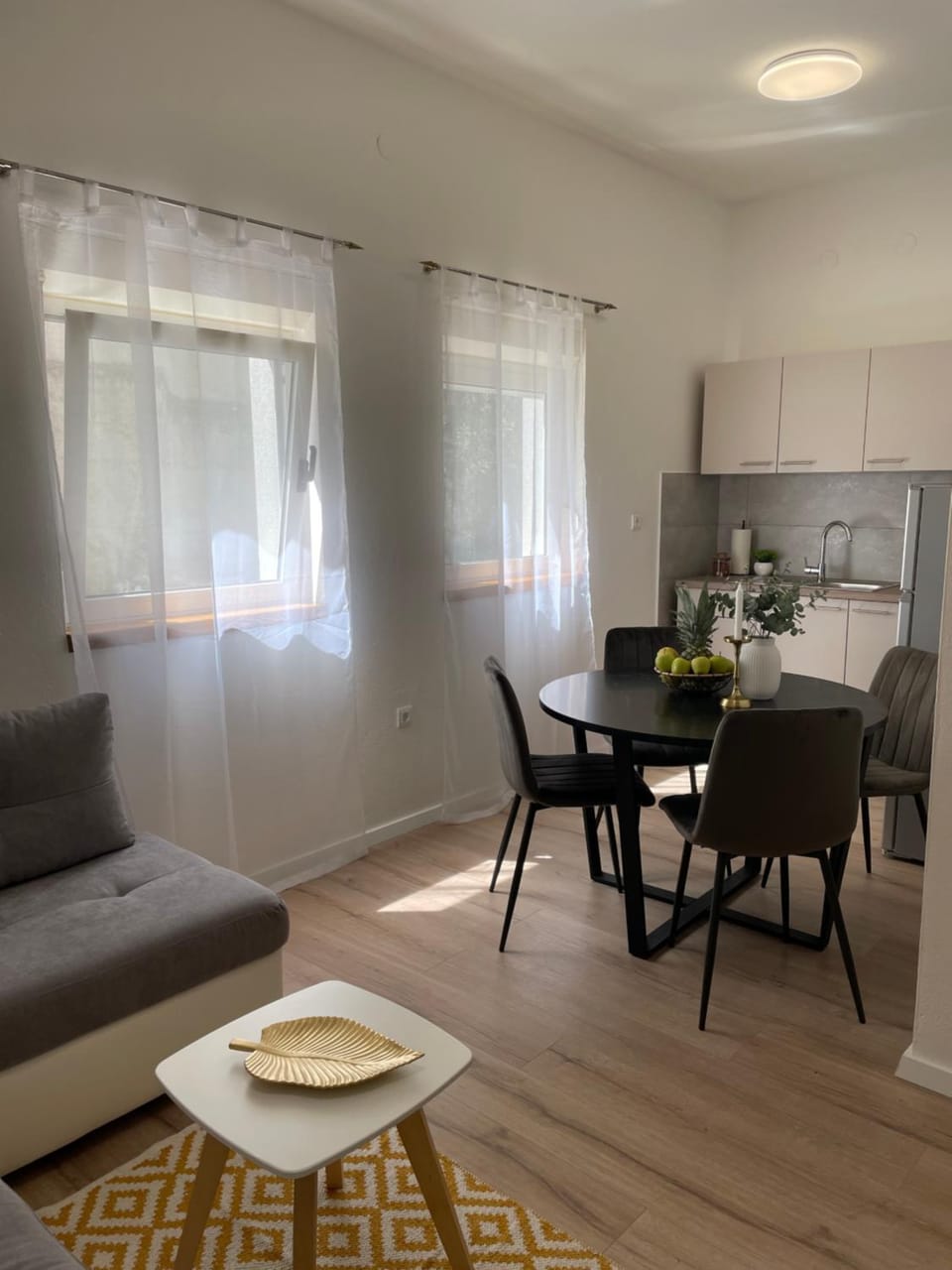 Seating area, Dining area