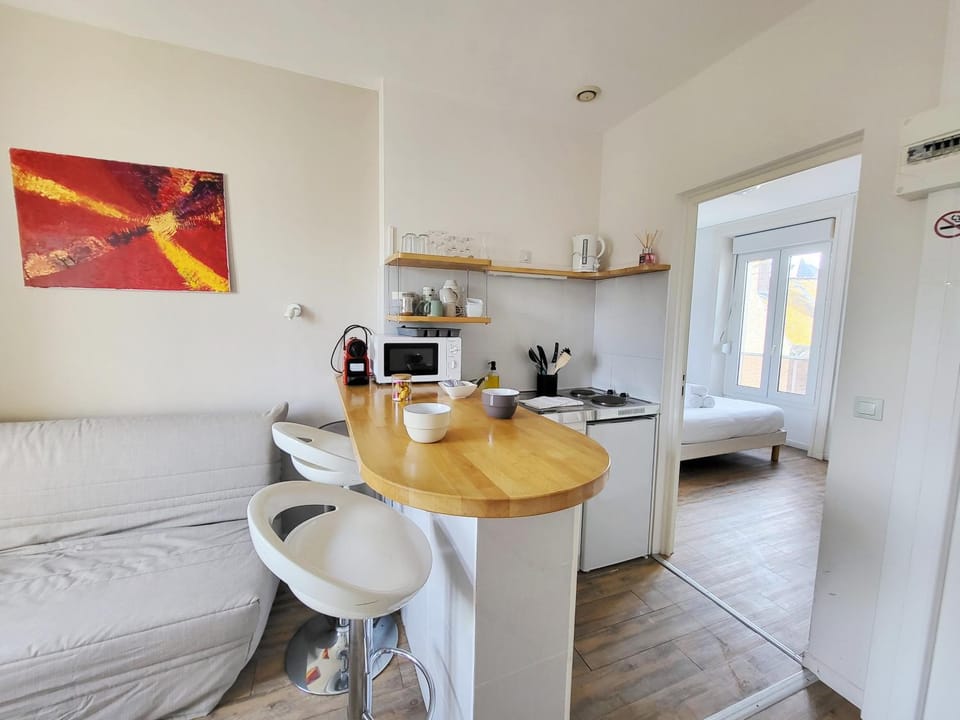 Kitchen or kitchenette, Lounge or bar, Bedroom