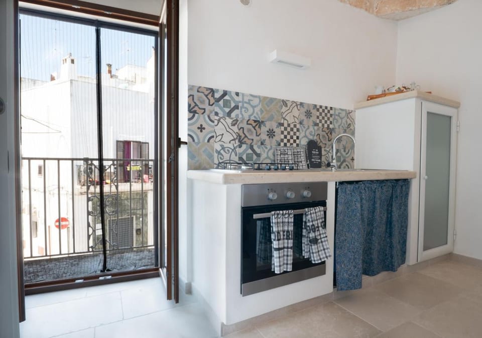 Balcony/Terrace, Kitchen or kitchenette, pet friendly, stove, kitchen, air conditioner