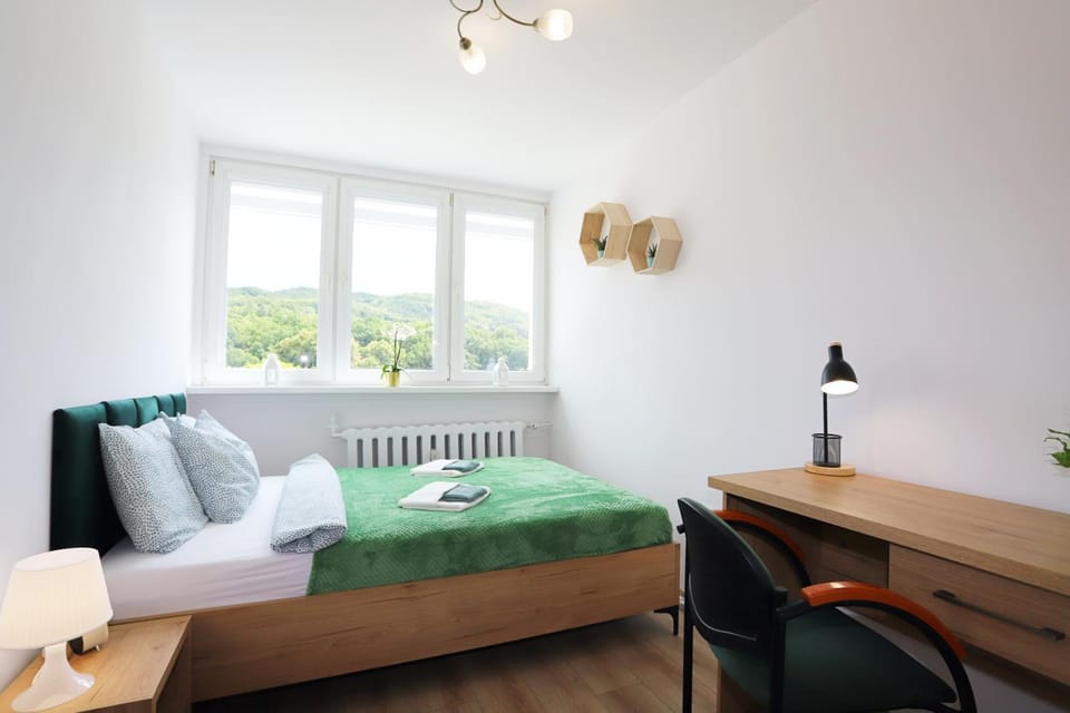 Bed, Bedroom, Mountain view