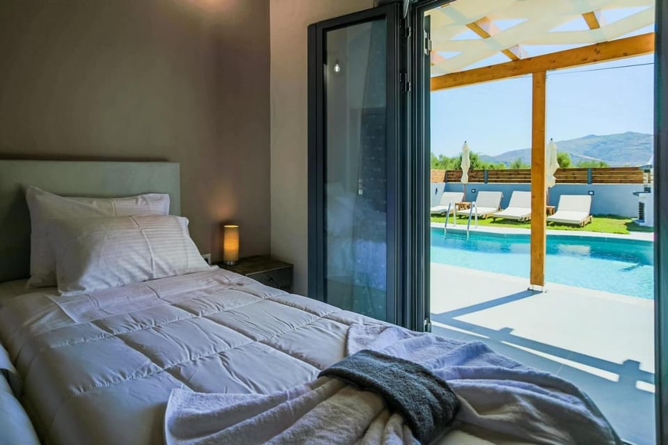 Bed, Bedroom, Pool view