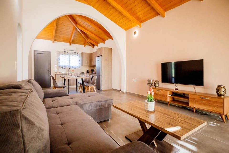 TV and multimedia, Living room, Seating area, Dining area
