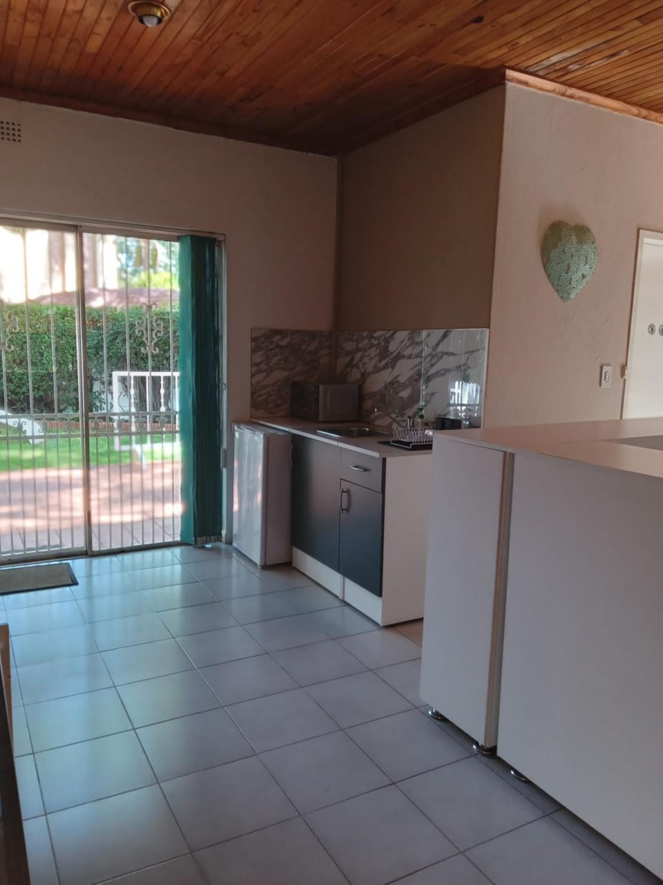 "O Sole Mio" Garden apartment in Bedfordview 12 minutes from OR Tambo International Airport Apartment in Johannesburg