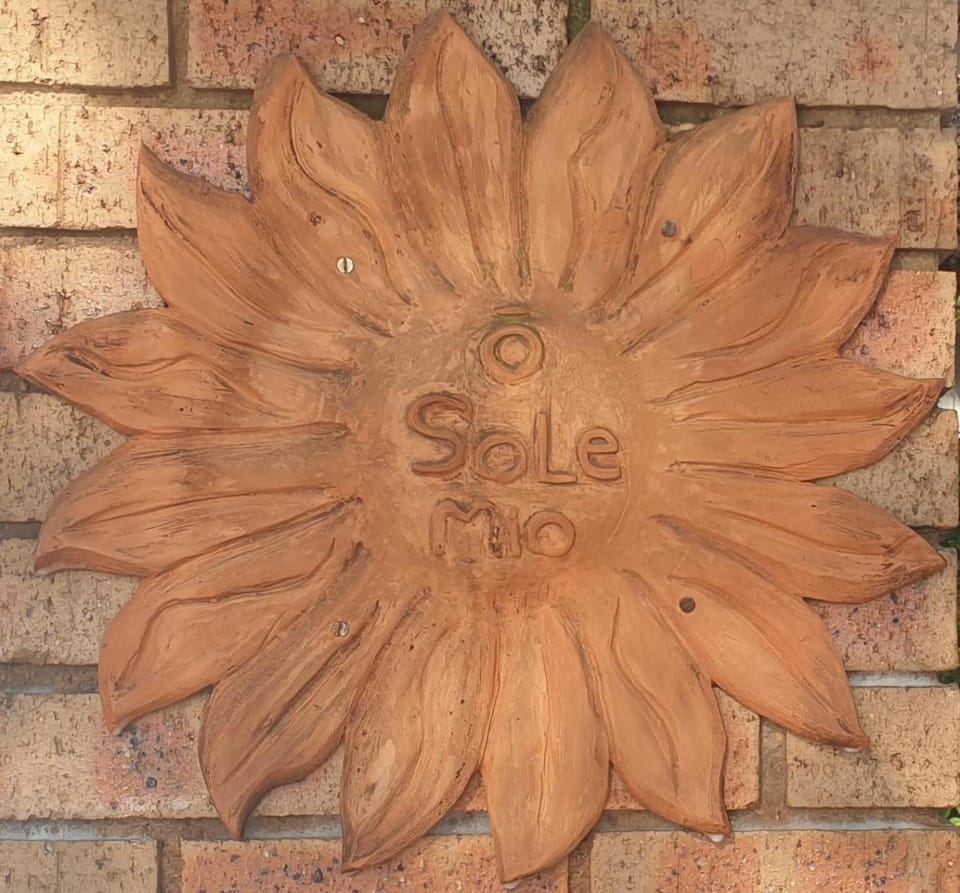"O Sole Mio" Garden apartment in Bedfordview 12 minutes from OR Tambo International Airport Apartment in Johannesburg