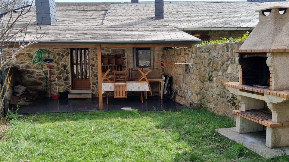 Patio, Facade/entrance, BBQ facilities, Garden