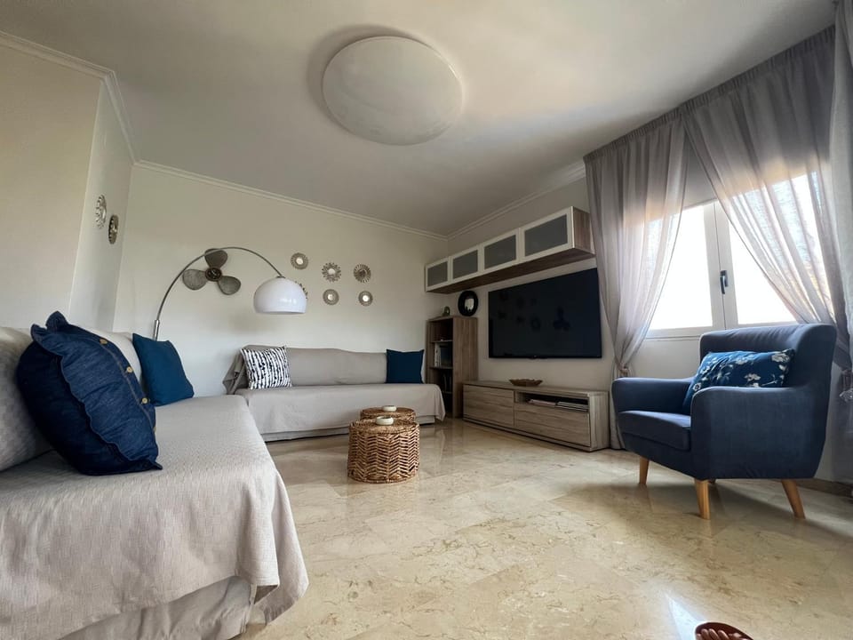 Communal lounge/ TV room, TV and multimedia, Living room, Seating area