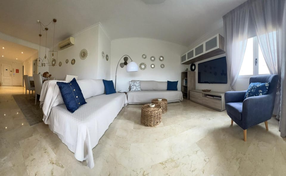 Communal lounge/ TV room, TV and multimedia, Living room, Seating area