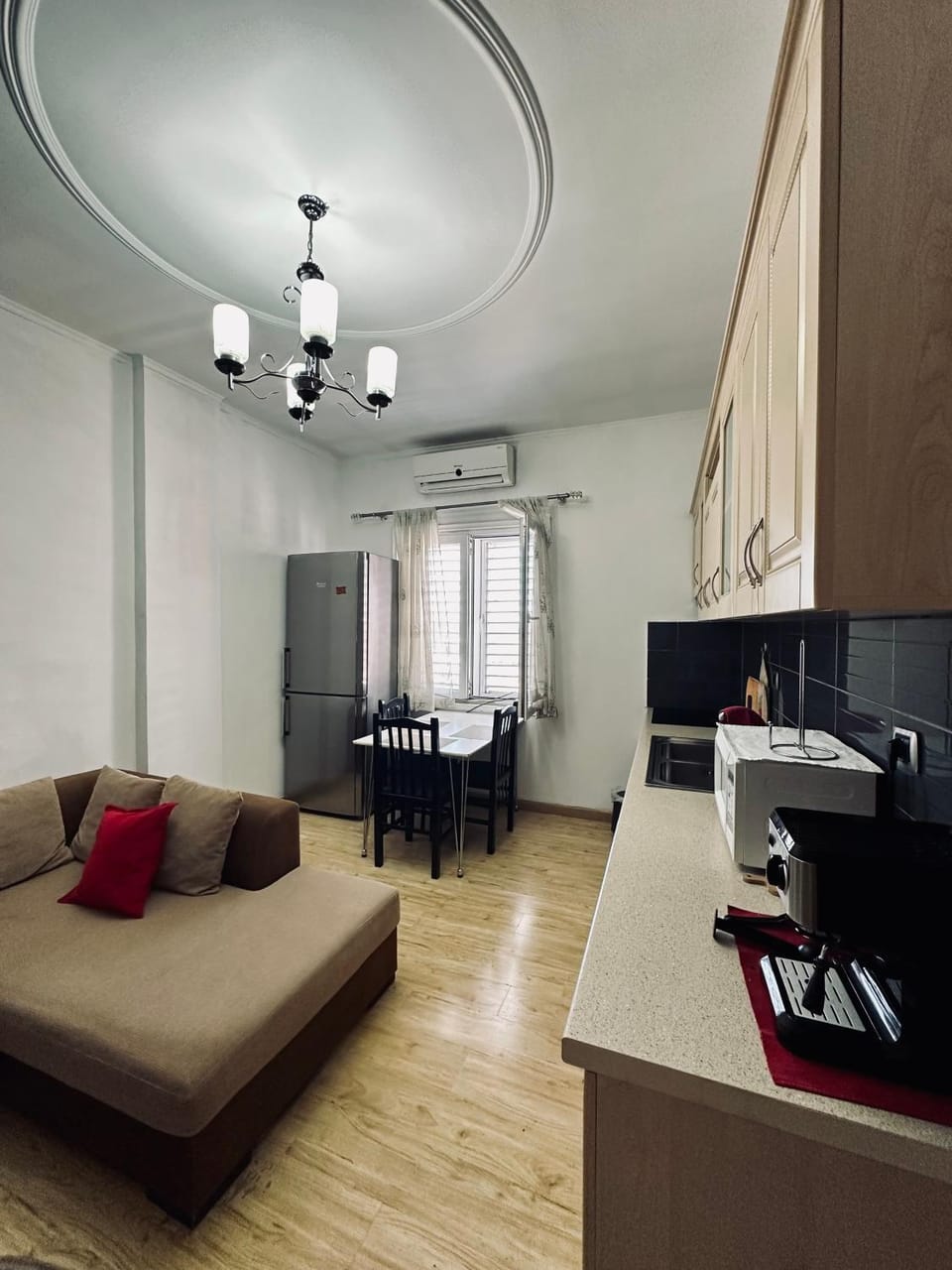 Kitchen or kitchenette, Living room, Seating area, Dining area, minibar, oven, pet friendly, stove