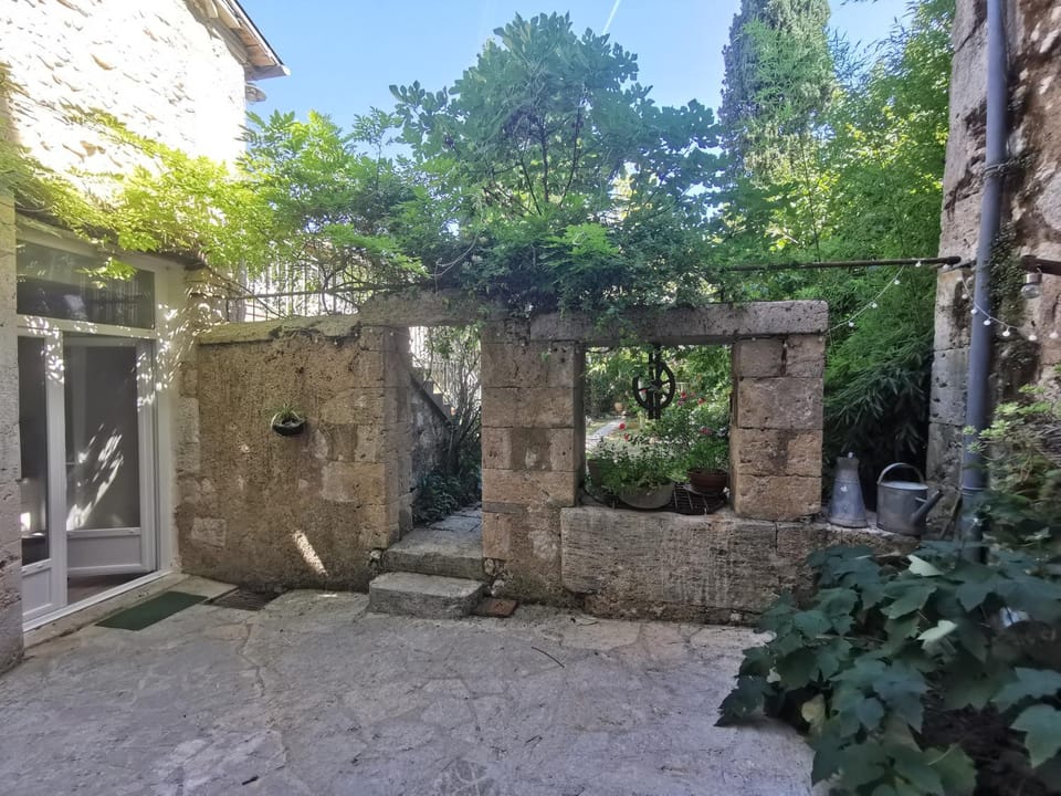 Alice & Jeanne Apartment in Occitanie
