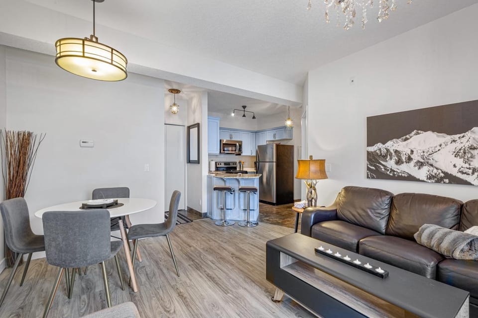 Newly renovated Blue Sky - Family Fun - 2 Bed -2 Bath House in Canmore