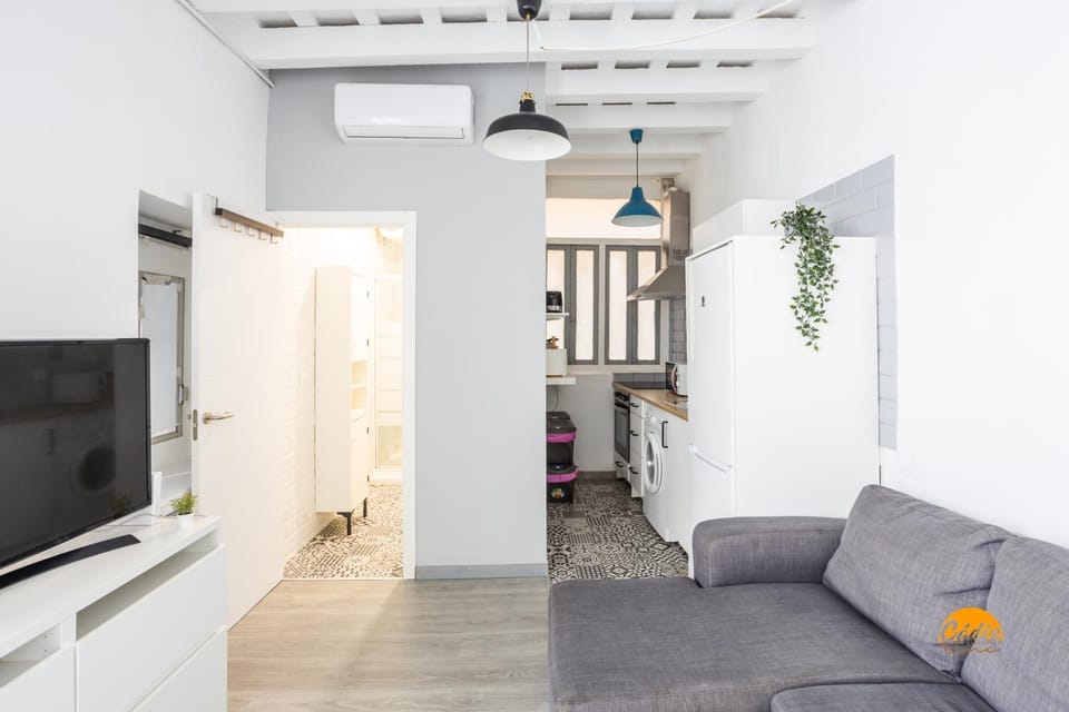TV and multimedia, Kitchen or kitchenette, Living room, Seating area, air conditioner