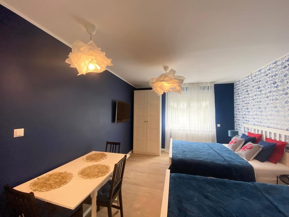 Bed, TV and multimedia, Photo of the whole room