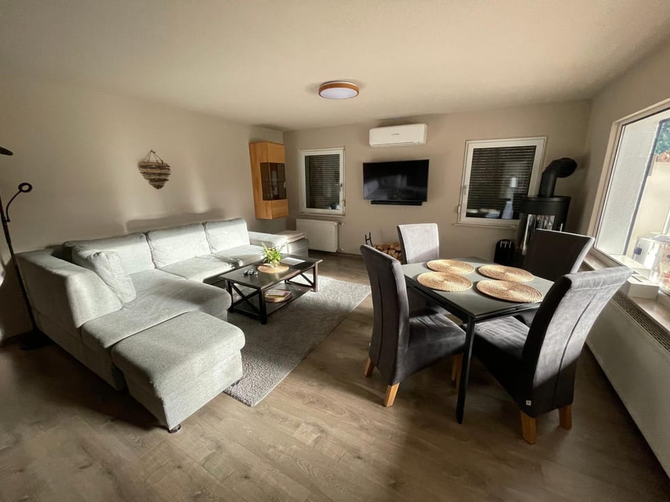 TV and multimedia, Living room, Seating area, air conditioner