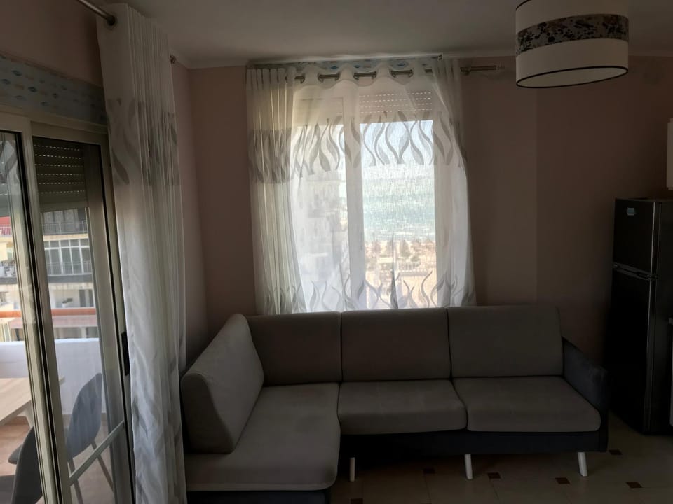 TV and multimedia, Living room, Seating area, air conditioner