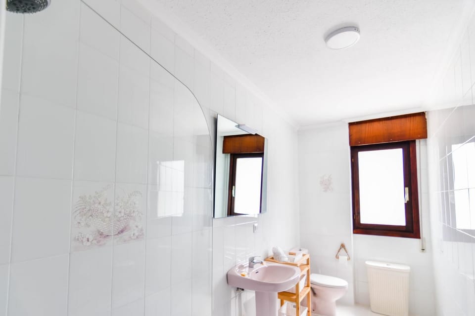 Castro Vizmaya, cómoda y amplia planta baja con jardín cerca de todo House in Cantabria