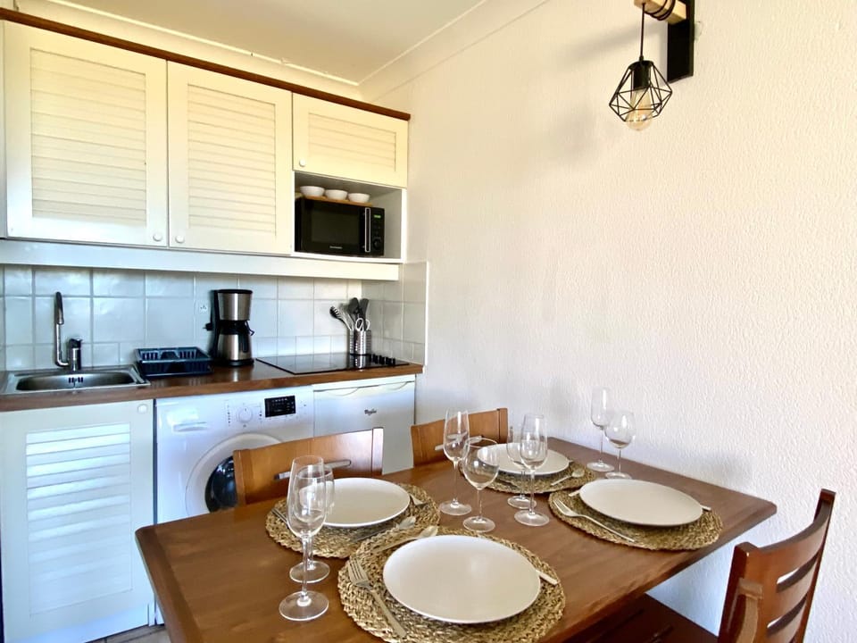 Kitchen or kitchenette, Dining area, kitchen